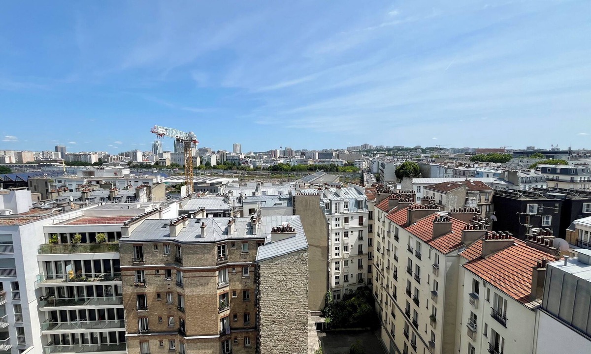 Quartier de la Chapelle Apartment | Spacious studio with unobstructed view near Gare du Nord