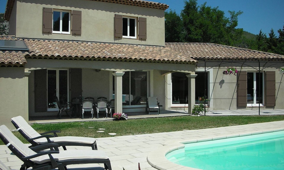 Beaumes-de-Venise Villa | Spacious Villa with Pool