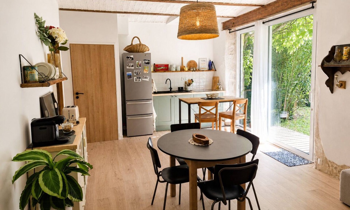 Roynac Apartment | Stone farmhouse near Grignan château in Drôme