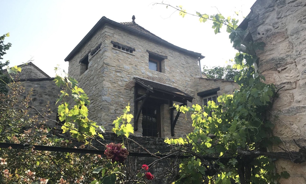 Saint-Medard House | Stone village house with dovecote and large terrace