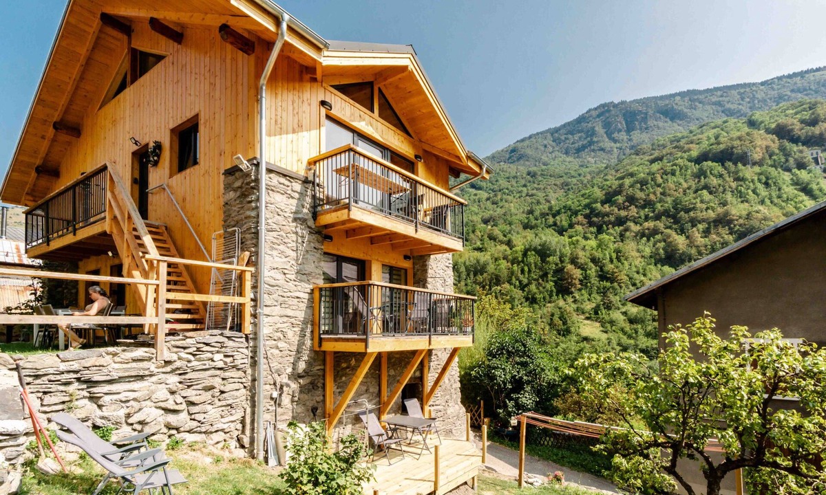 La Perriere Apartment | Studio Apartment 'Charmant 2' with Mountain View, Balcony and Wi-Fi