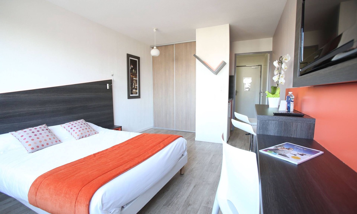 Chevilly-Larue Apartment | Studio av/Balcon | Près de Paris | 2 min du Tram