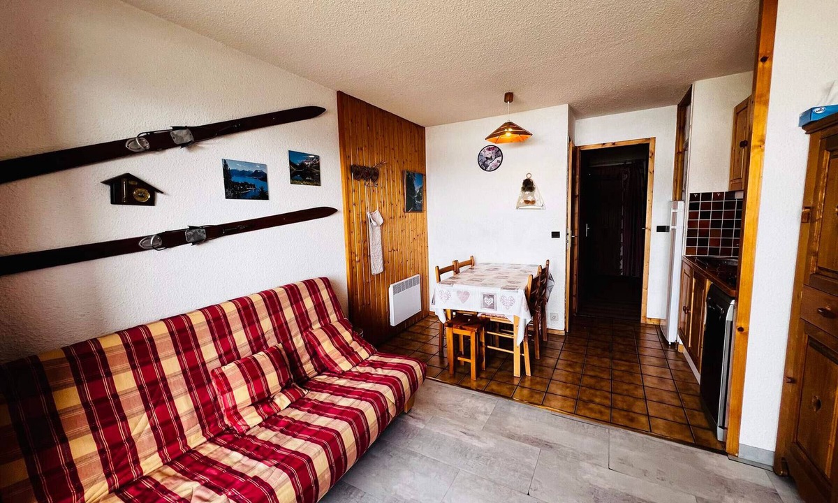 Les Saisies Apartment | Studio cabin in Les Saisies, south facing, pets allowed