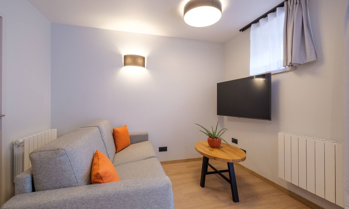 Lons-le-Saunier Apartment | Studio cosy au centre de Lons | Wifi