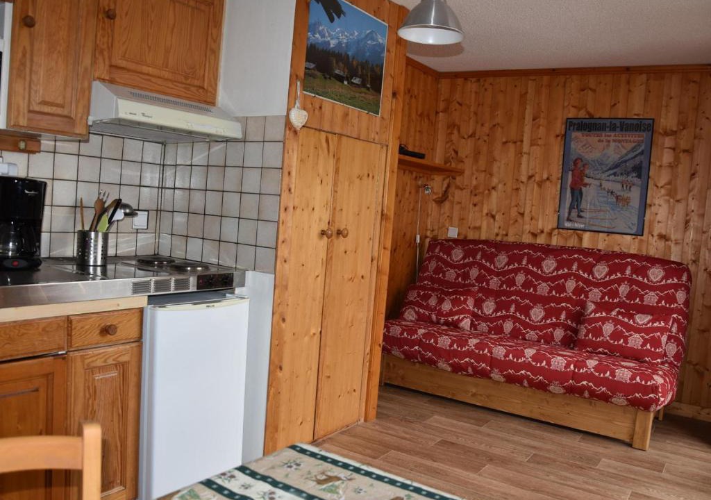Pralognan-la-Vanoise Apartment | Studio cosy près des commerces, balcon sud - FR-1-464-122