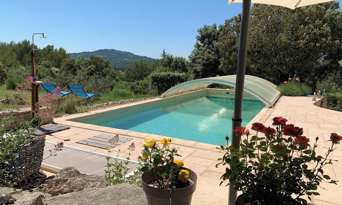 Villes-sur-Auzon Apartment | Studio in a Provençal villa with a pool in the Mont Ventoux Nature Park