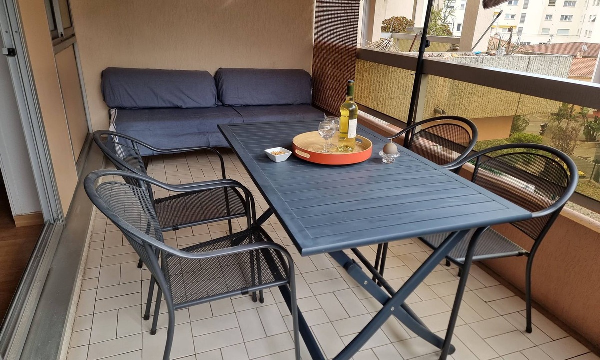 Roquebrune-Cap-Martin Apartment | Studio in Residence with swimming pool and solarium, 5 minutes from the beach