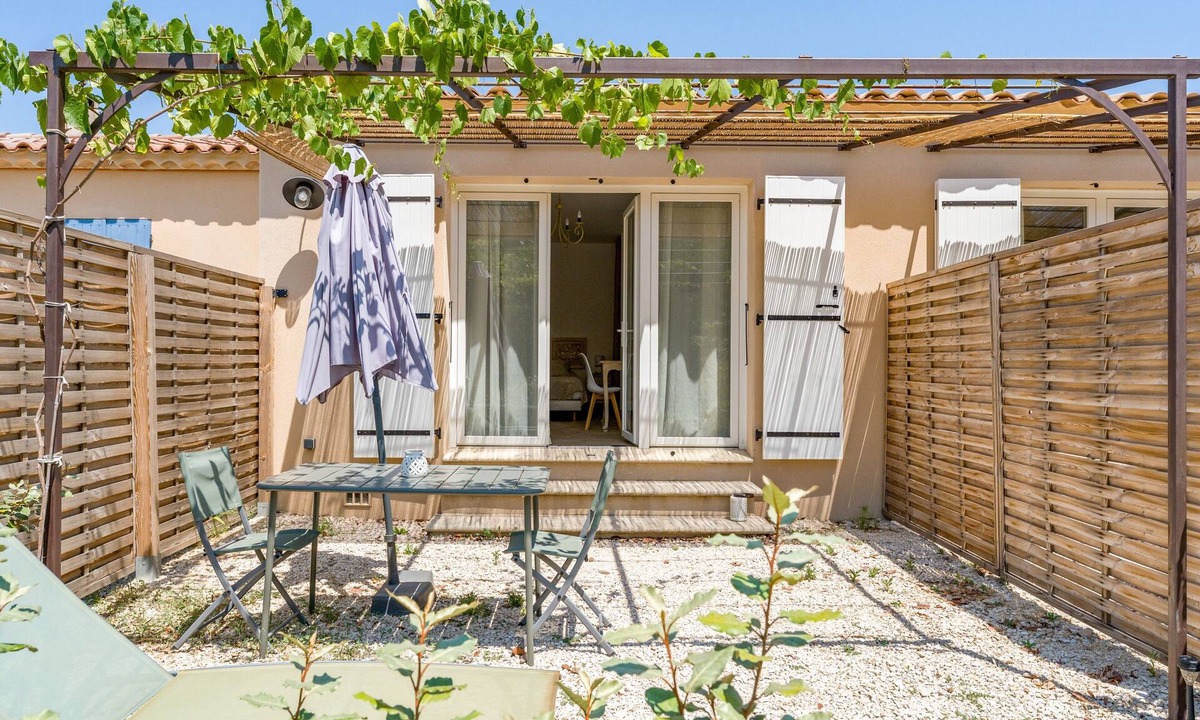 Taillades Apartment | Studio "La Cigale" with Mountain View, Wi-Fi, and Air Conditioning