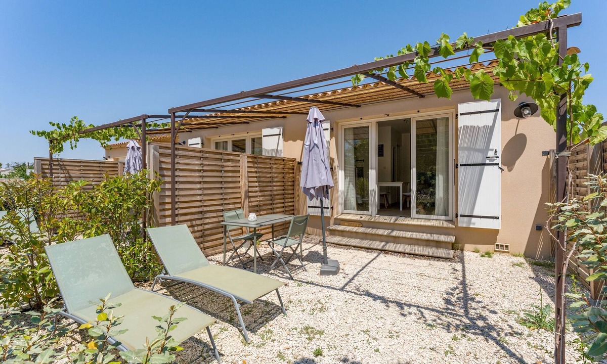 Taillades Apartment | Studio "La Fourmi" with Mountain View, Wi-Fi and Air Conditioning