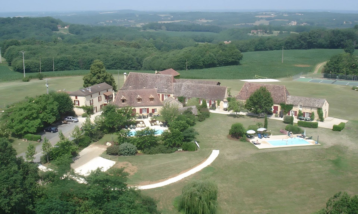 Sainte-Foy-de-Longas Apartment | Studio 'Le Berger' with Private Garden and Wi-Fi