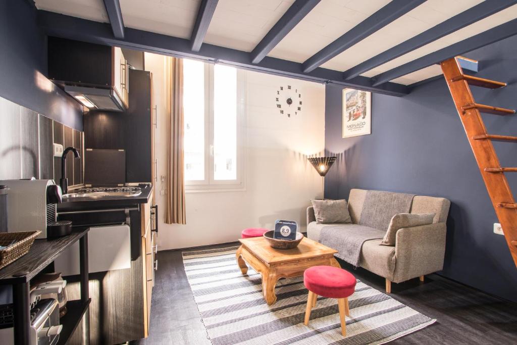Roquebrune-Cap-Martin Apartment | Studio Mezzanine Bleu
