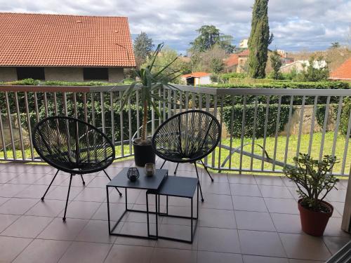 Romans-sur-Isere Apartment | Studio Moderne, Terrasse et Parking