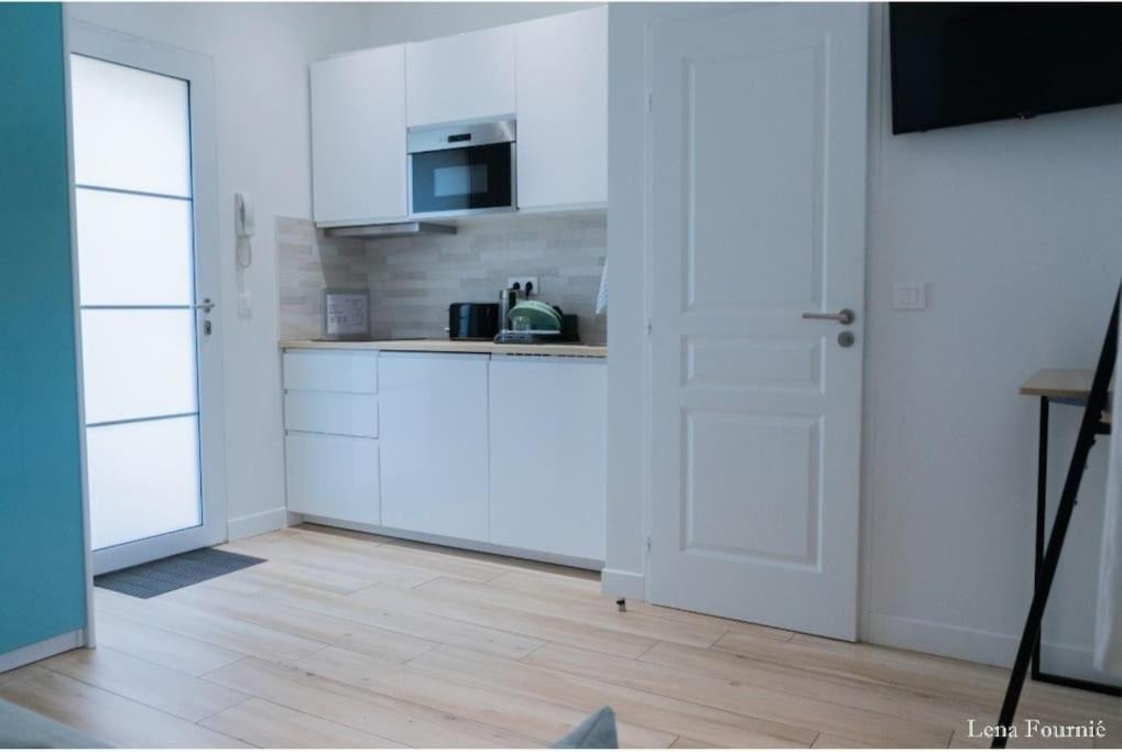 Bagneux Apartment | Studio Neuf, Meublé PS2-5 avec climatisation et parking payants