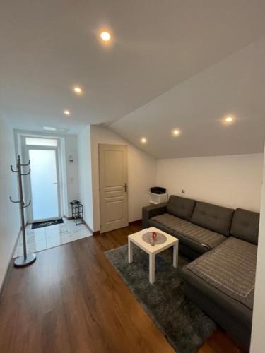 Vesoul House | Studio privée Vesoul -Wifi,TV,Clim,Parking gratuit
