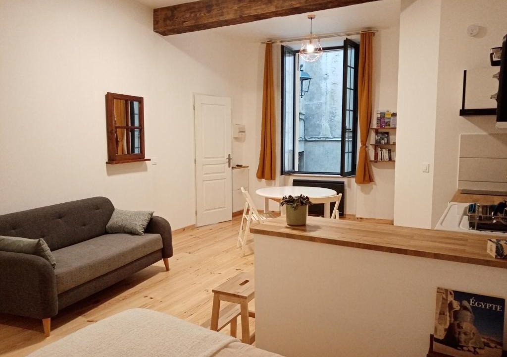 Crest Apartment | studio-ville médievale-charmant