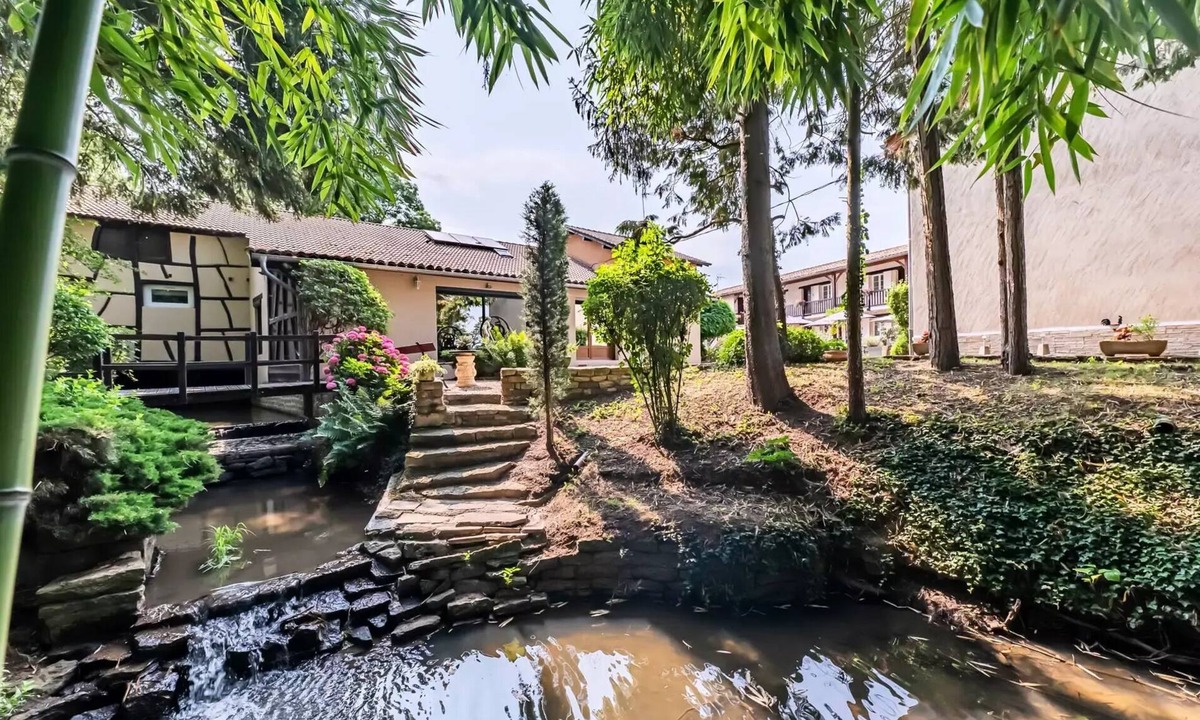 Arbigny Villa | Studio with a hot tub, sleeps 6