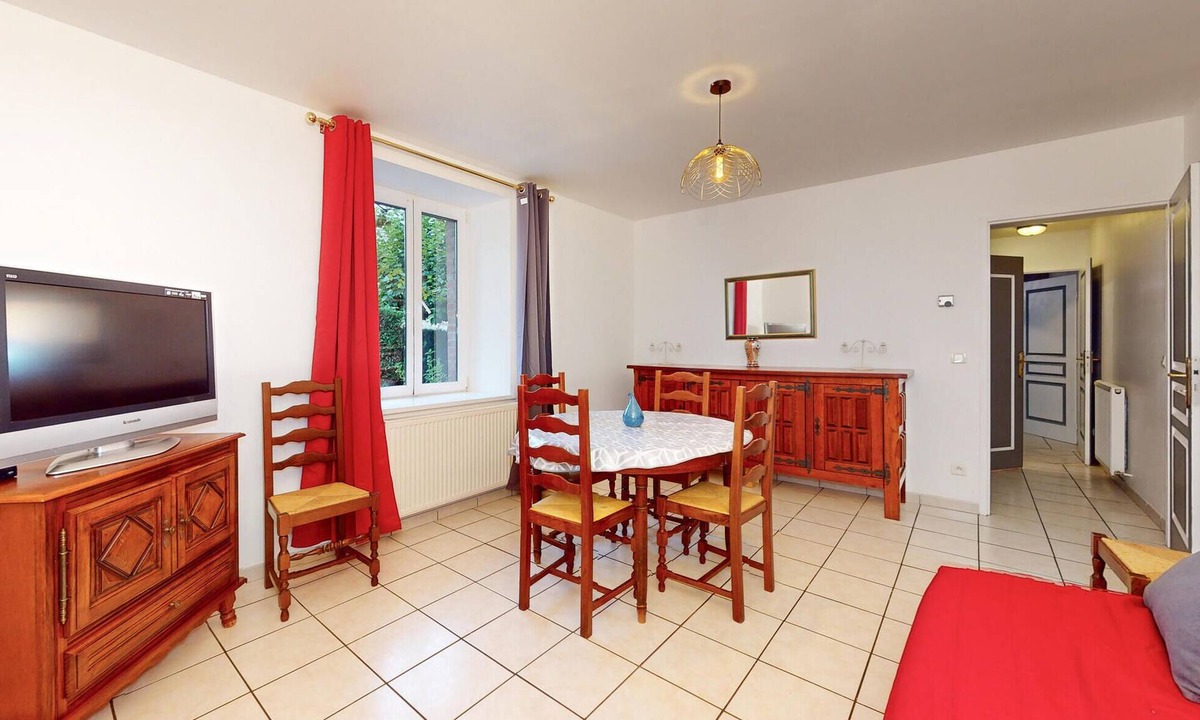 Trouvans Apartment | Stunning apartment in Trouvans with WiFi