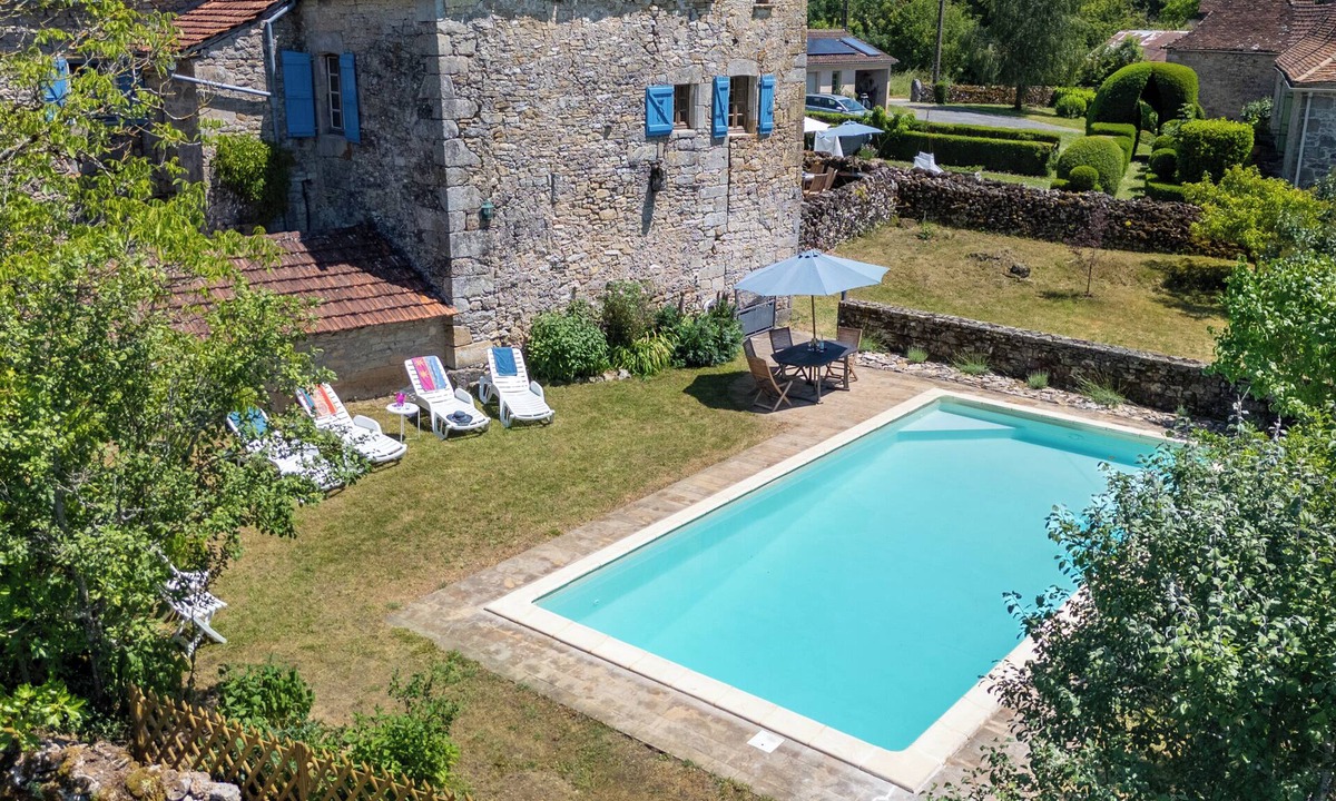 Rueyres House | Stunning, family-friendly farmhouse; large garden, safe private pool