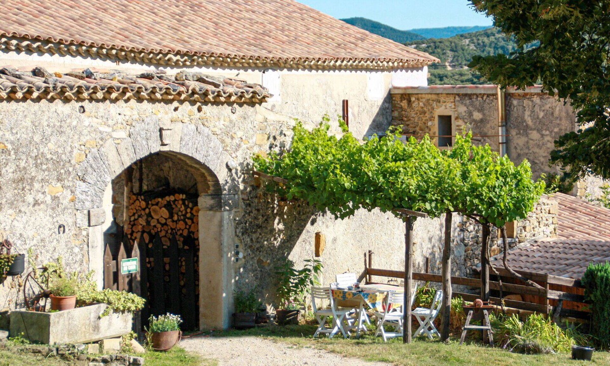 Roche-Saint-Secret Villa | Stunning villa for 4 guests with WIFI, TV, pets allowed and panoramic view