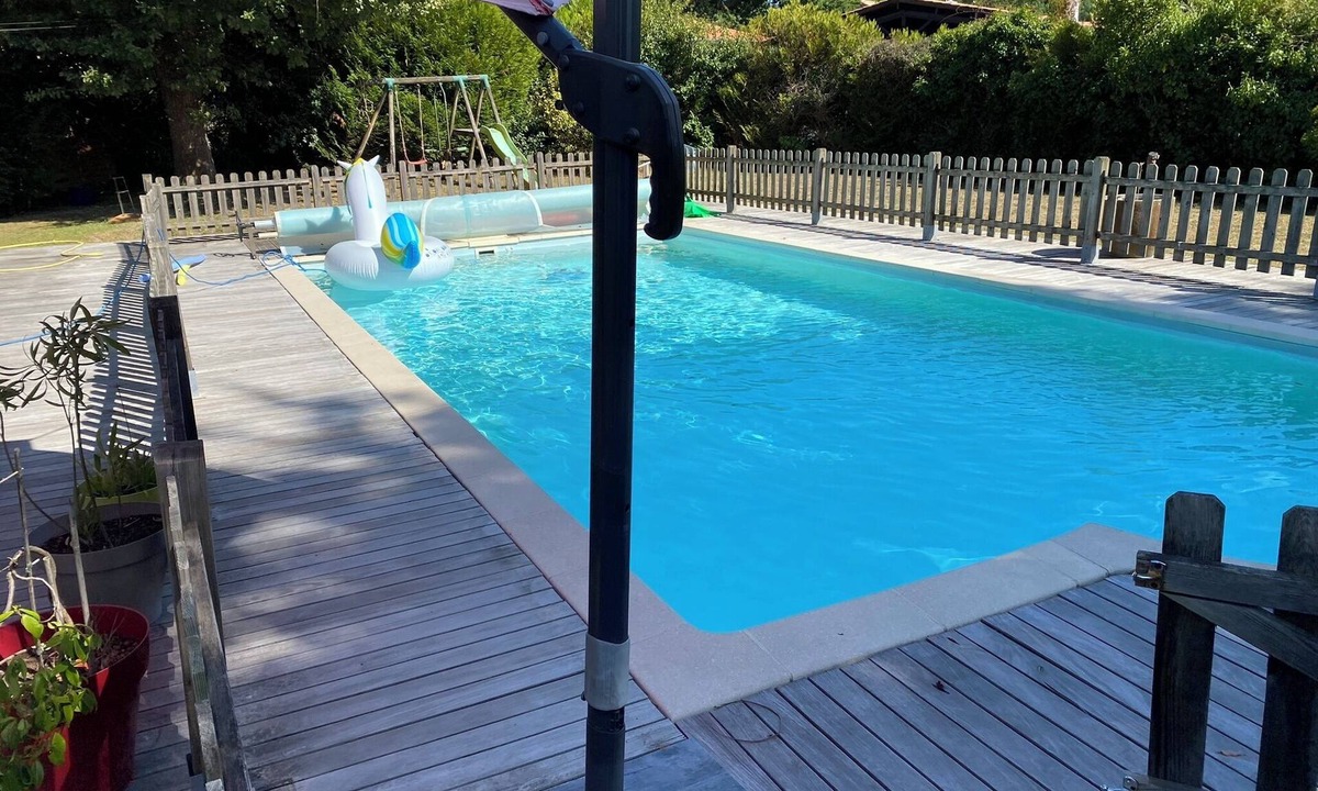 Leognan House | Stunning villa with a private pool (Saturday to Saturday only)