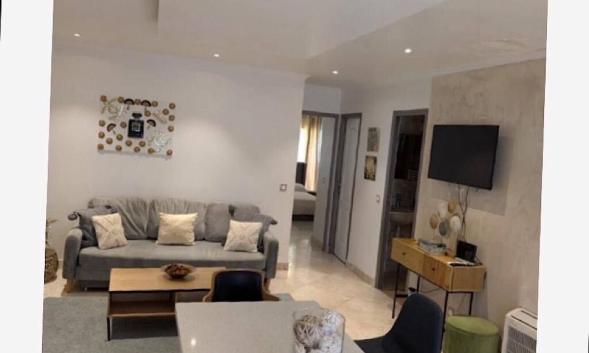 Alfortville Apartment | Sublime 3-room apartment facing the Seine with a lovely terrace.