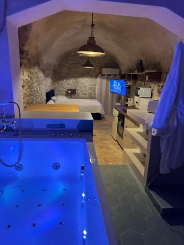 Livron-sur-Drome Apartment | Suite secrète avec jacuzzi ambiance romantique