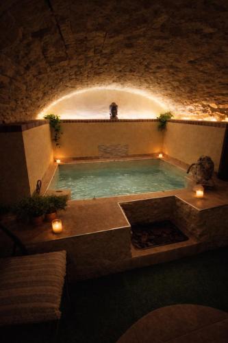 Coligny Apartment | Suite spa Romantique avec piscine privée cosy clim