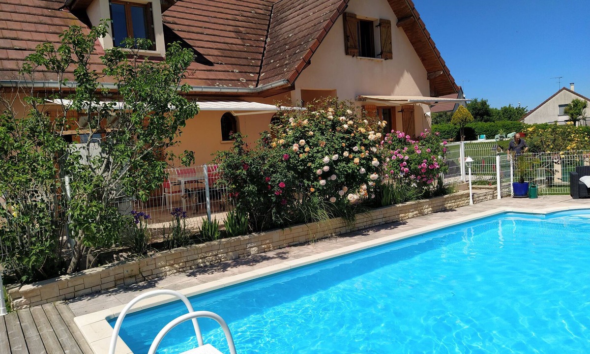 Lons Agglomeration House | Summer rental Villa & pool Lons le Saunier