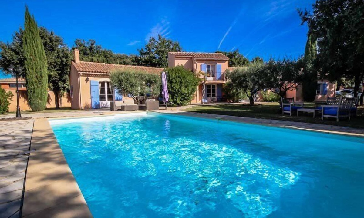 Mazan House | Superb holiday villa in Mazan, near Carpentras, with heated pool.