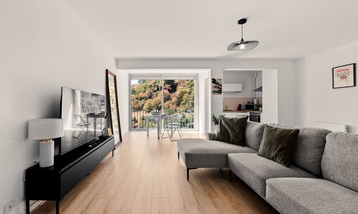Vals-les-Bains Apartment | Superb studio - River access