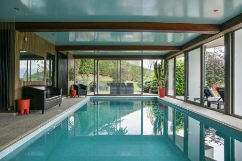 Lucinges Villa | Superbe villa avec piscine intérieure, sauna, jacuzzi et salle de sport