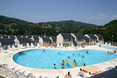 Saint-Geniez-d'Olt Apartment | T 2 Dans village vacances 3 étoiles à Saint Geniez 1 piscines 43