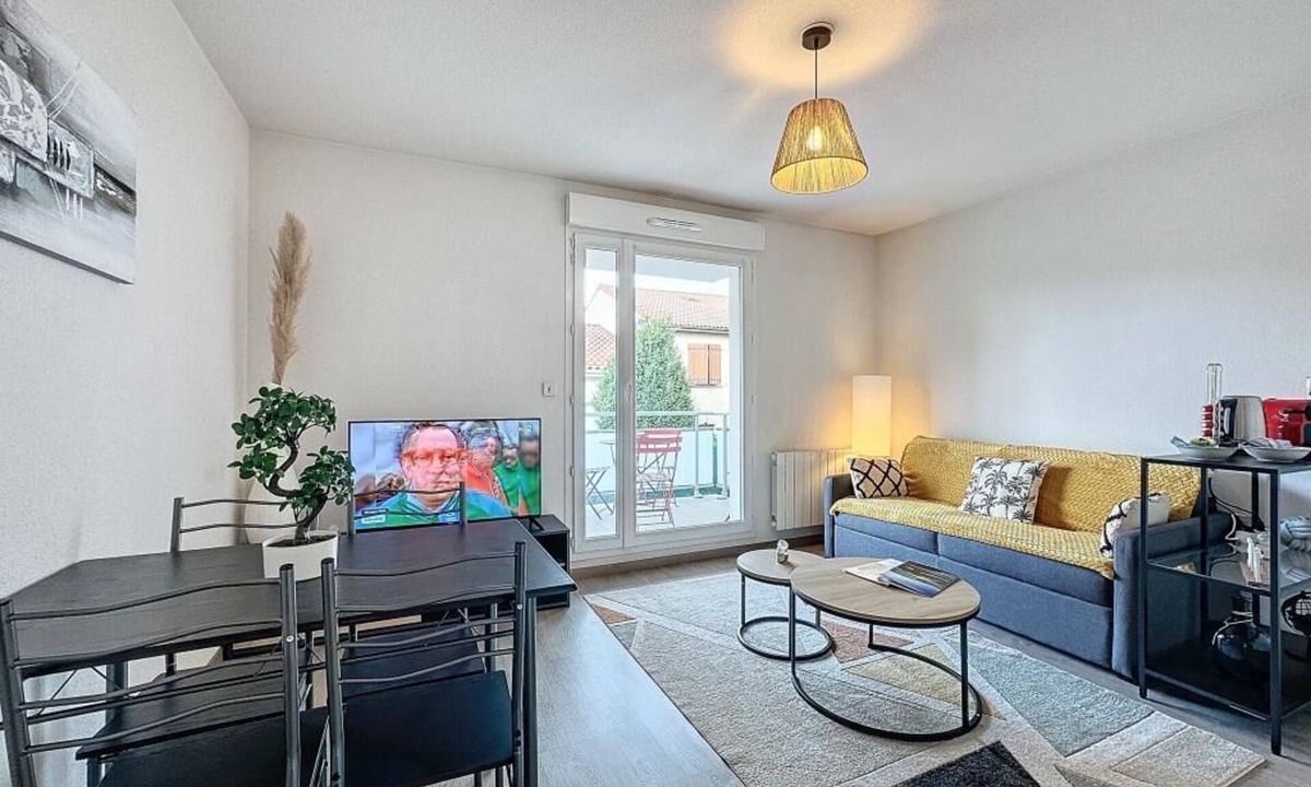 Clermont-Ferrand Apartment | T2 4 pers. Les Cézeaux, balcony and free parking