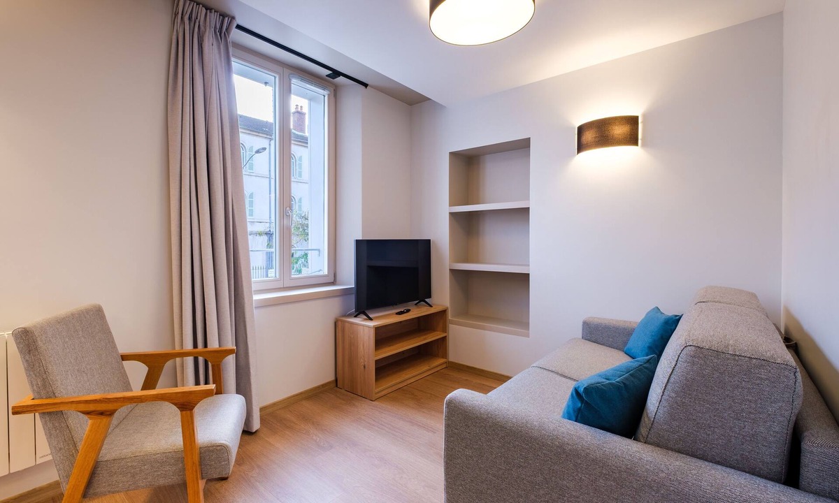 Lons-le-Saunier Condo | T2 lumineux avec Wi-Fi & cuisine équipée