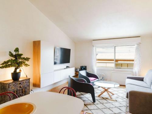 Gruissan Plage Apartment | T2 Mezzanine Climatisé Rénové - Plage des Chalets, Gruissan - 6 Pers, Parking, WiFi Option - FR-1-409-174