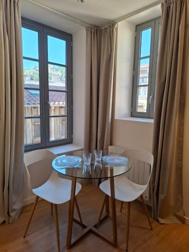 Vienne Apartment | T2 rénové - Vue Château La Bâtie - Centre Vienne