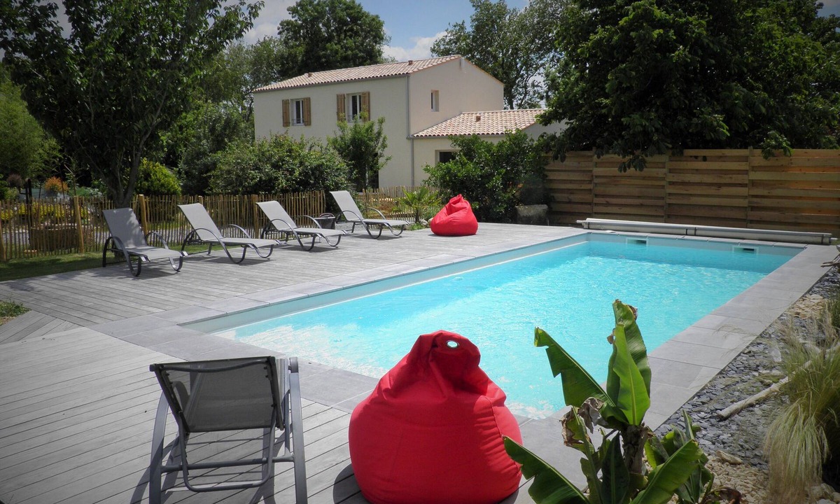 La Jarrie House | Take a break for two! Comfortable gîte with swimming pool