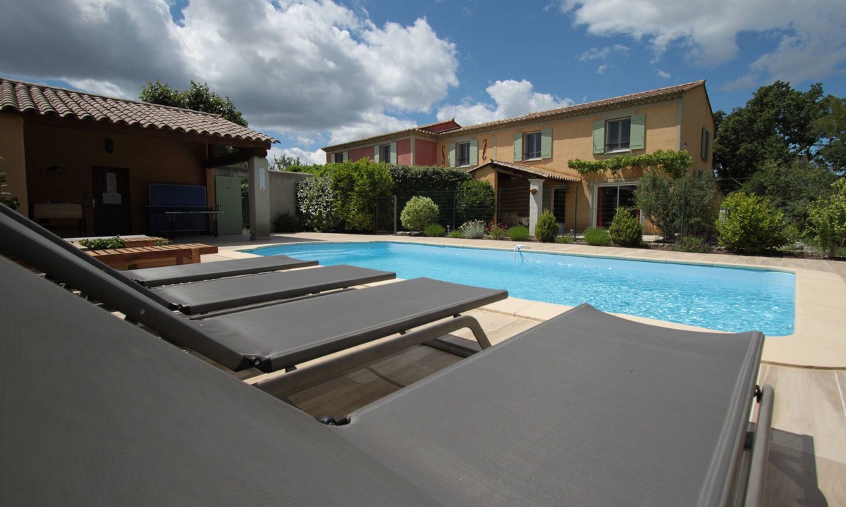 Taillades House | The 4-star yellow gîte with private south-facing pool