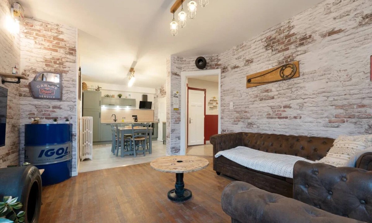Plantieres Queuleu Apartment | The Atelier Apartment, 4-star rated, sleeps up to 5 people
