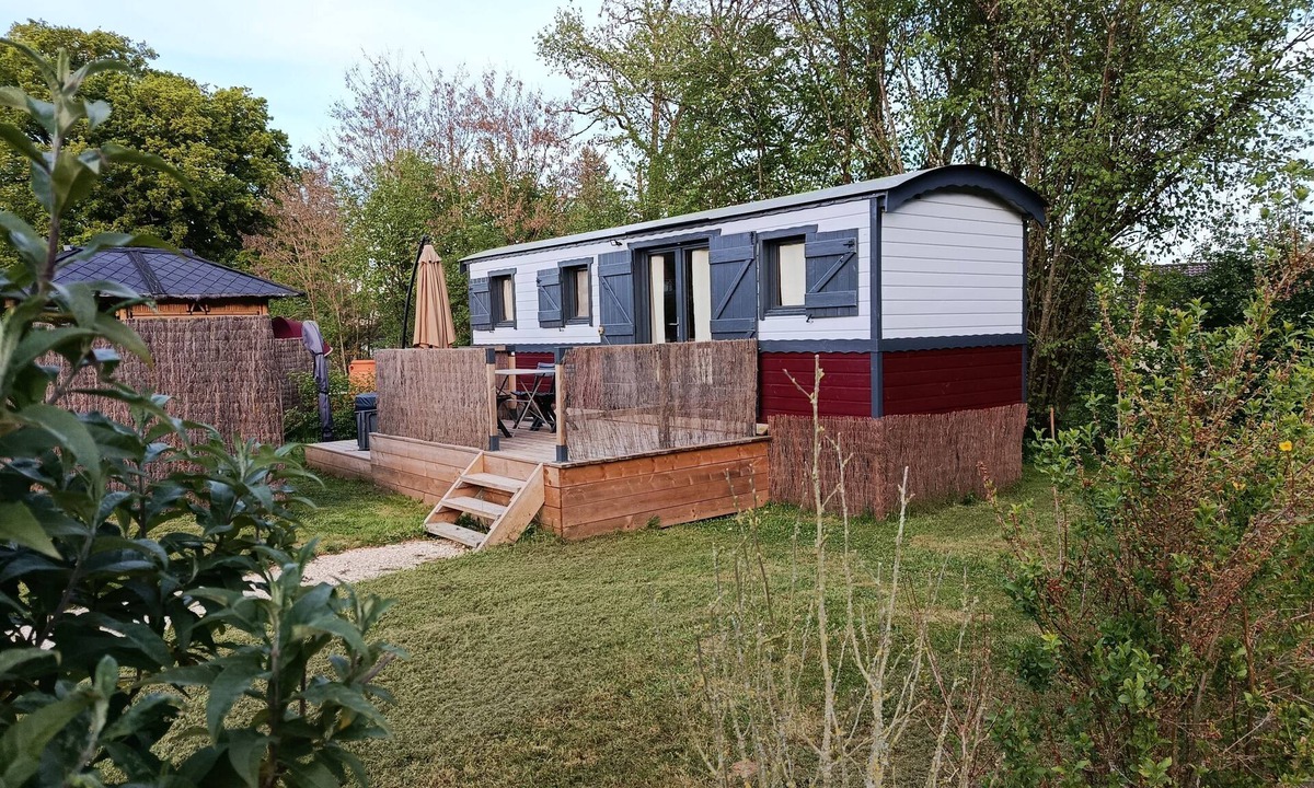 Fontenoy Cabin | The Caravan at L'Orée des 4 Chemins