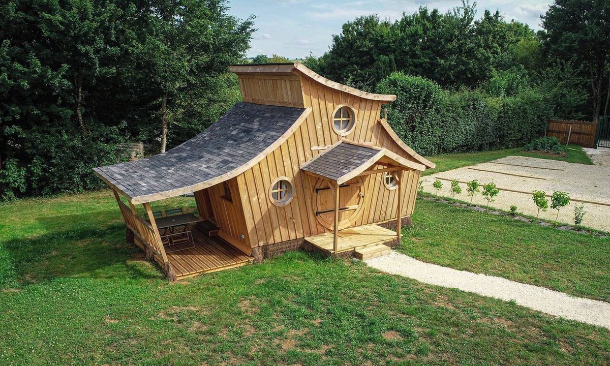 Fontenoy Cabin | The Hobbit House at the Crossroads
