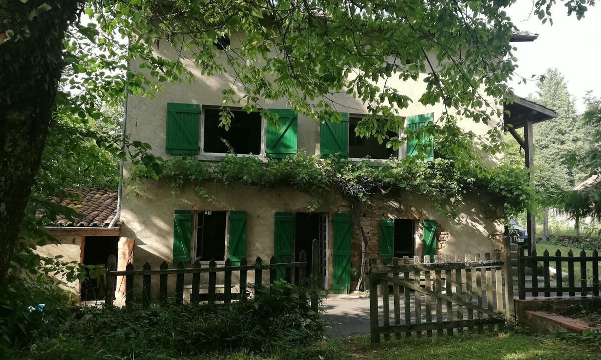 Chameane House | The house with the green shutters