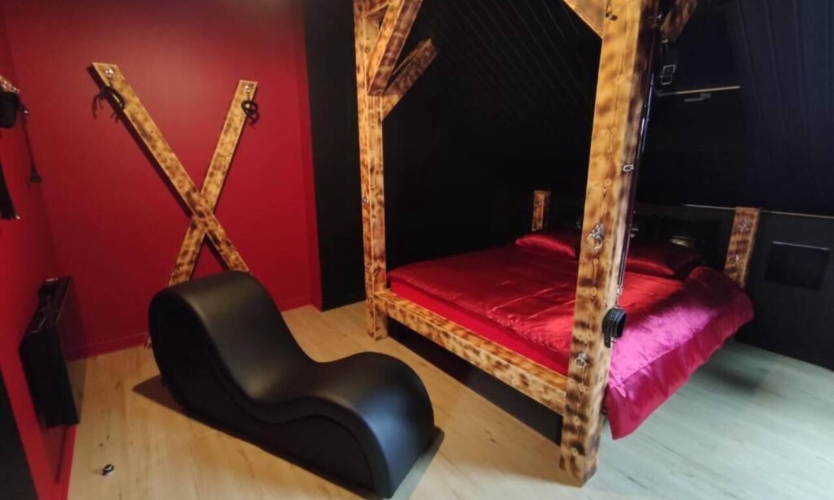 Arbois Apartment | The Love Room