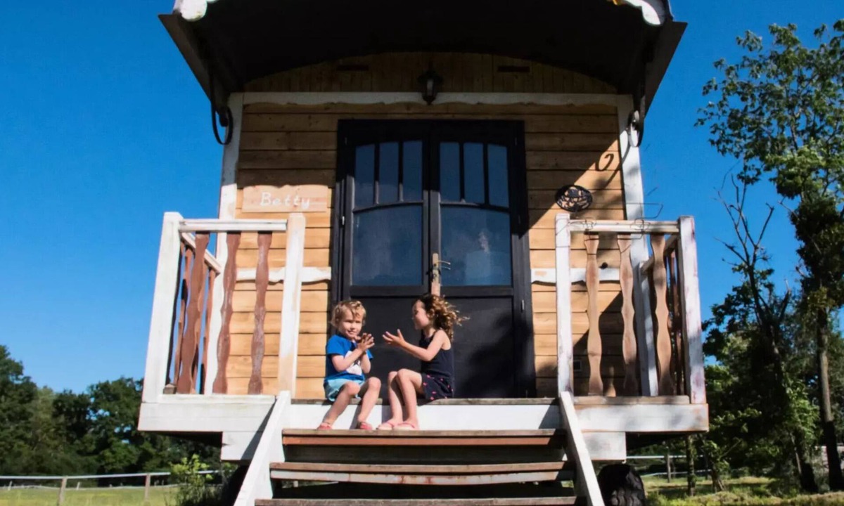 Molinet Cabin | Travel Trailer (Sleeps 5)