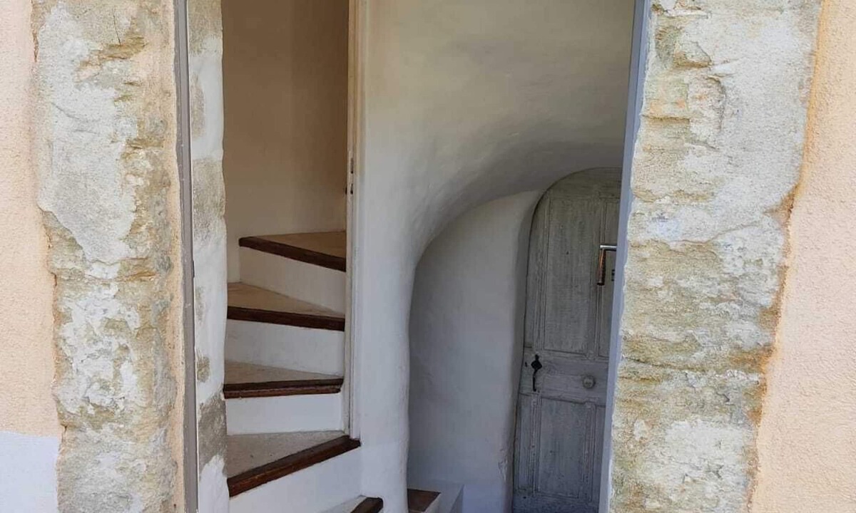 Malemort-du-Comtat House | Typical Provencal village house