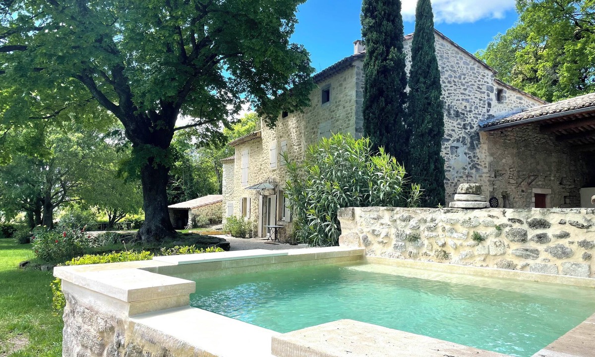 Clansayes House | Upmarket family farmhouse in Drôme provençale
