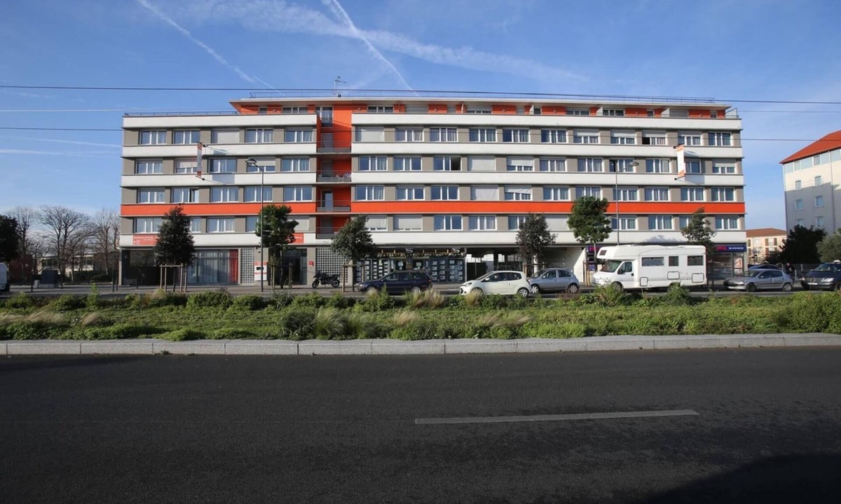 Chevilly-Larue Apartment | Urban Escape on the Edge of Paris