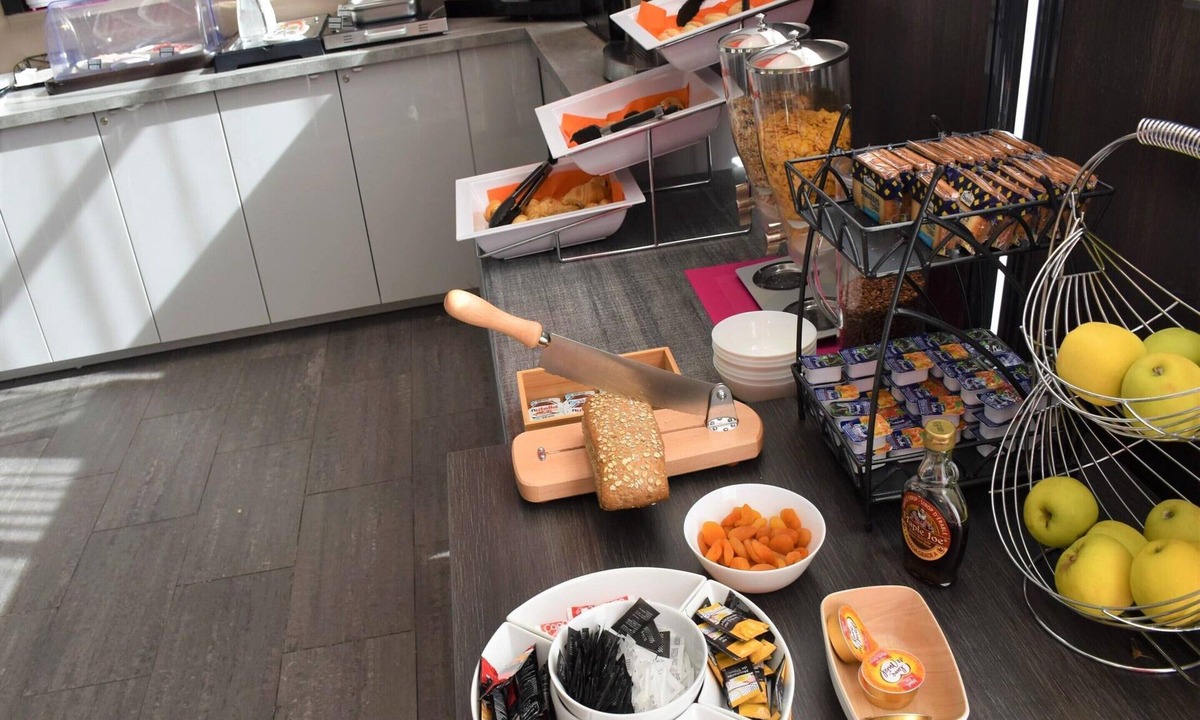 Chevilly-Larue Apartment | Urban Escape on the Edge of Paris