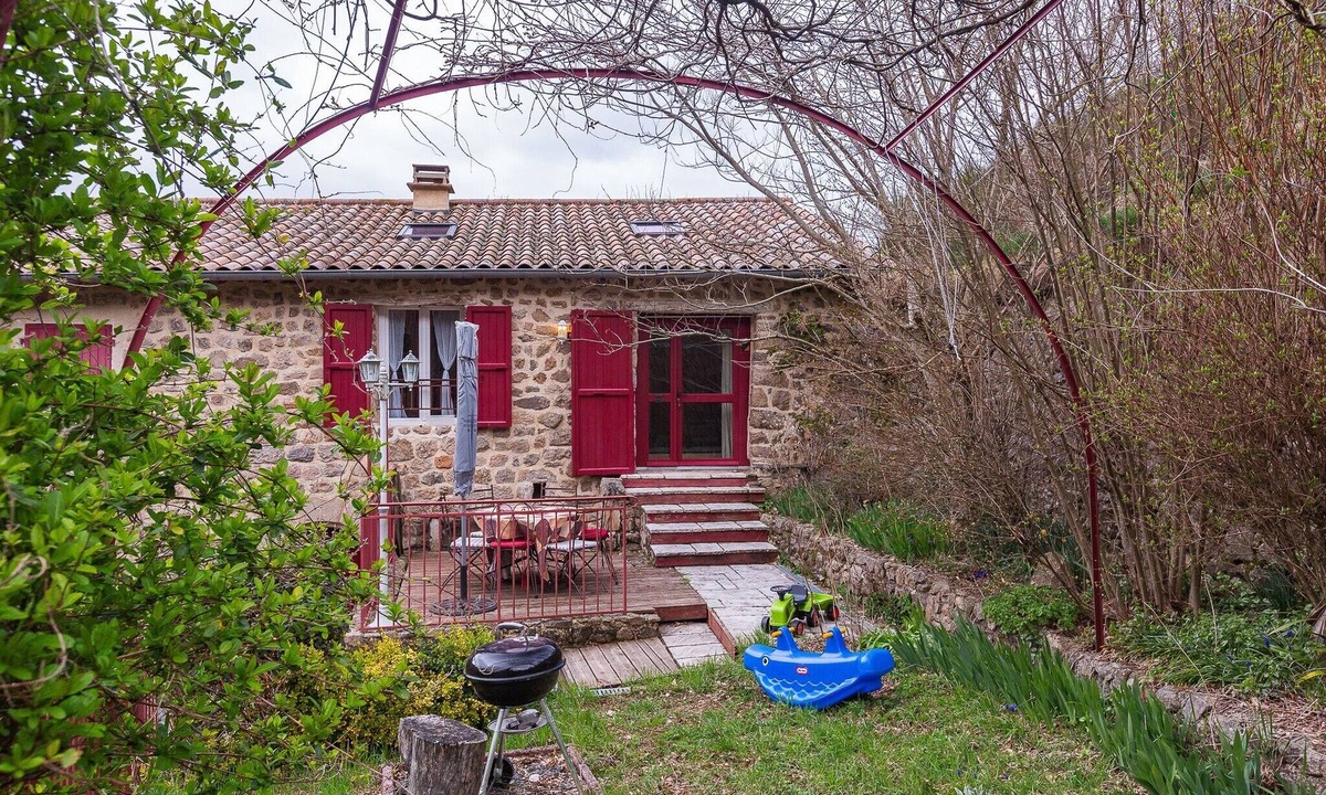Dornas House | Vacation Home "Le Bramefont" with Private Terrace, Shared Garden & Wi-Fi