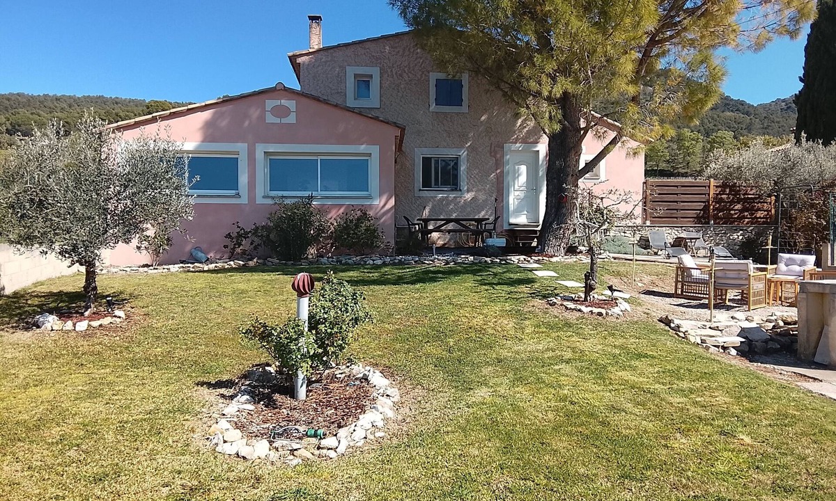 Seguret House | Vacation home rental 6 persons near Vaison La Romaine